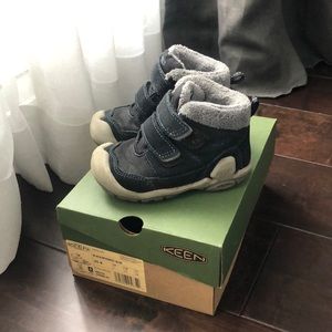 Keen Knotch Chukka Fur lined Black Blue Fall High Ankle Shoe - size 8